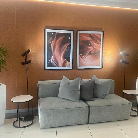 Lovely Rosebank 1-Bedroom Condo With Pool & Cinema Johannesburg Exterior foto