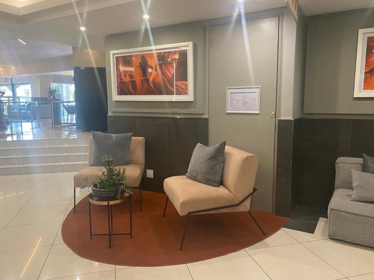 Lovely Rosebank 1-Bedroom Condo With Pool & Cinema Johannesburg Exterior foto