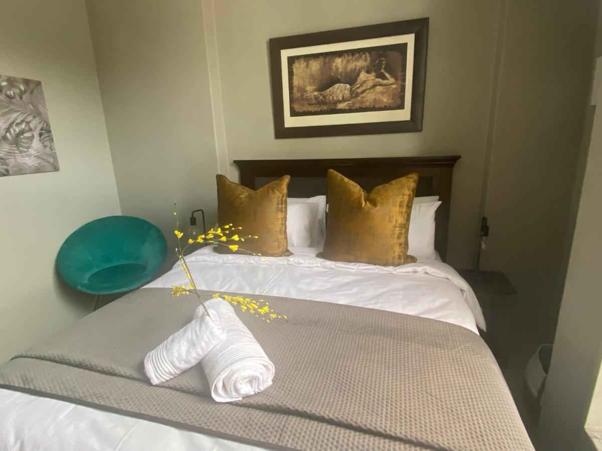 Lovely Rosebank 1-Bedroom Condo With Pool & Cinema Johannesburg Exterior foto
