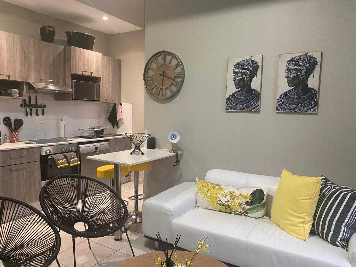Lovely Rosebank 1-Bedroom Condo With Pool & Cinema Johannesburg Exterior foto