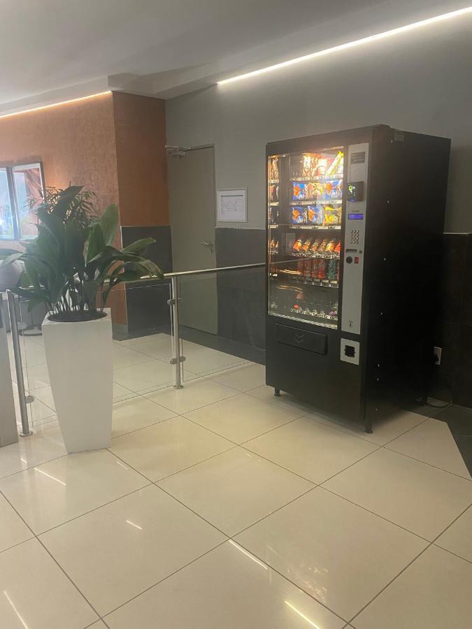 Lovely Rosebank 1-Bedroom Condo With Pool & Cinema Johannesburg Exterior foto