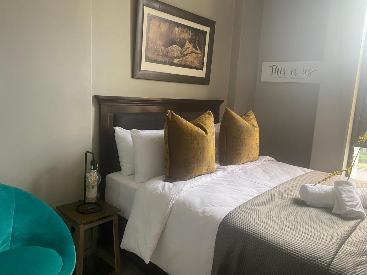 Lovely Rosebank 1-Bedroom Condo With Pool & Cinema Johannesburg Exterior foto