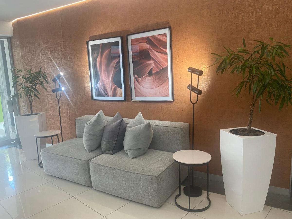 Lovely Rosebank 1-Bedroom Condo With Pool & Cinema Johannesburg Exterior foto